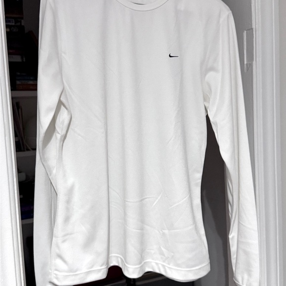 🔥 Stylish and Innovative Ladies Nike White Dri Fit Fitness Long Sleeve Shirt - Picture 1 of 16
